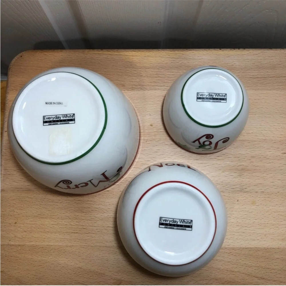 Everyday White‎ Porcelain Holiday Christmas Serving Nesting Bowls Set If 3